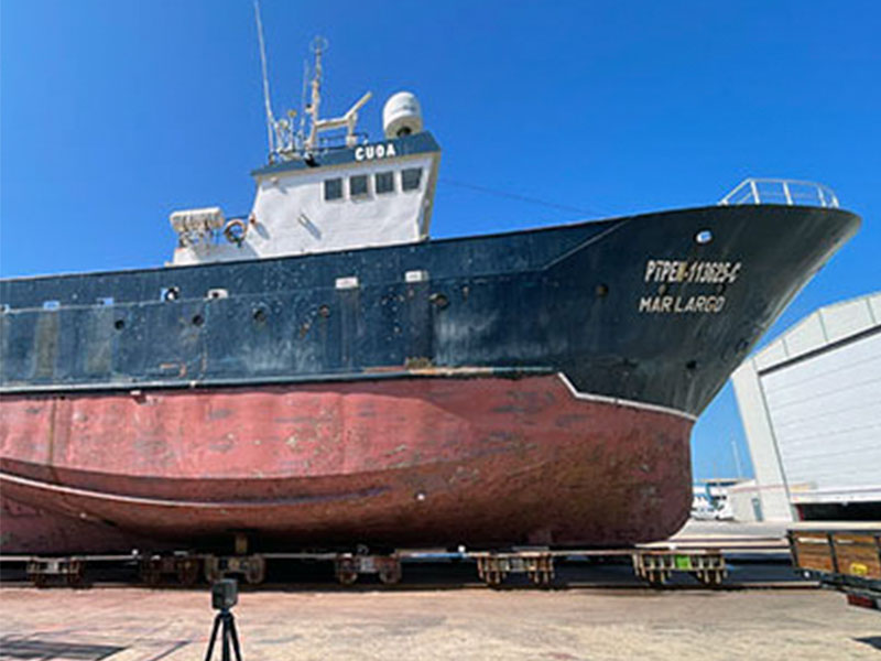 Barco Mar Lago Ribadavia de Pescanova