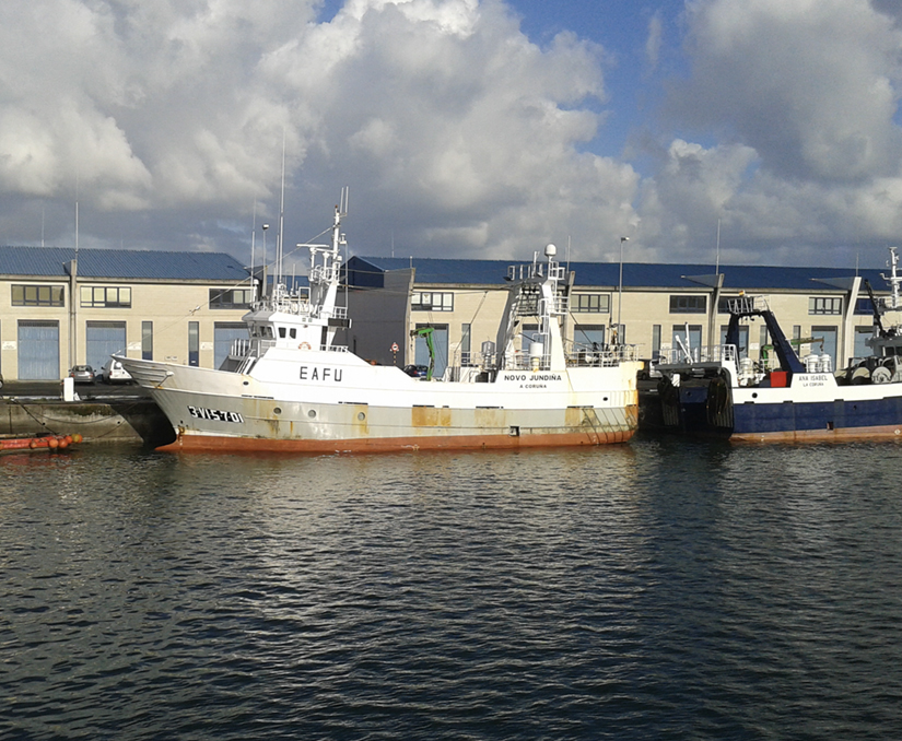 Abanderamiento de un barco de arrastre en el Puerto de Oza, A Coruña, fotografiado por un ingeniero de Ingemar Naval en A Coruña<br />
