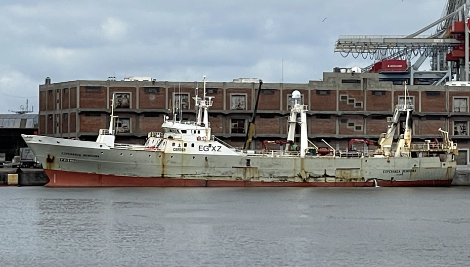 Buque Esperanza Menduiña en Puerto de Uruguay Buque Esperanza Menduiña atracado en puerto de Uruguay para estudio de estabilidad<br />