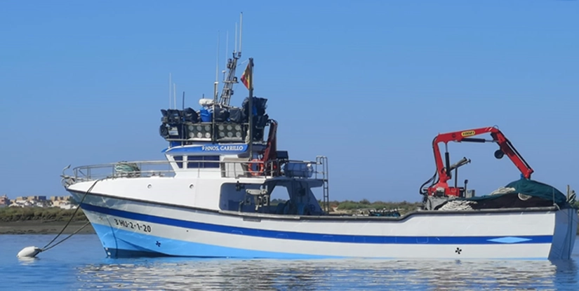 Nueva construcción de un barco de cerco o traíña en el Puerto de Isla Cristina, Huelva, fotografiada por un ingeniero de Ingemar Naval en Huelva<br />
